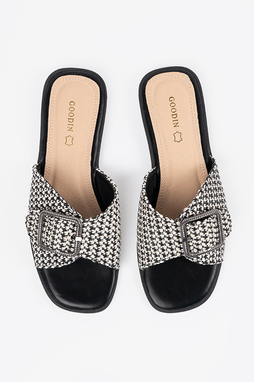 Melni balti rūtaini iešļūcenes ar... Melni balti rūtaini iešļūcenes ar...