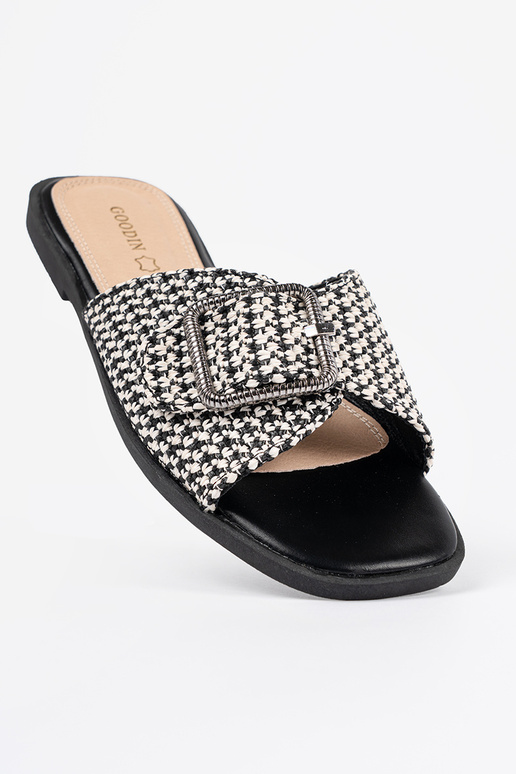 Melni balti rūtaini iešļūcenes ar... Melni balti rūtaini iešļūcenes ar...