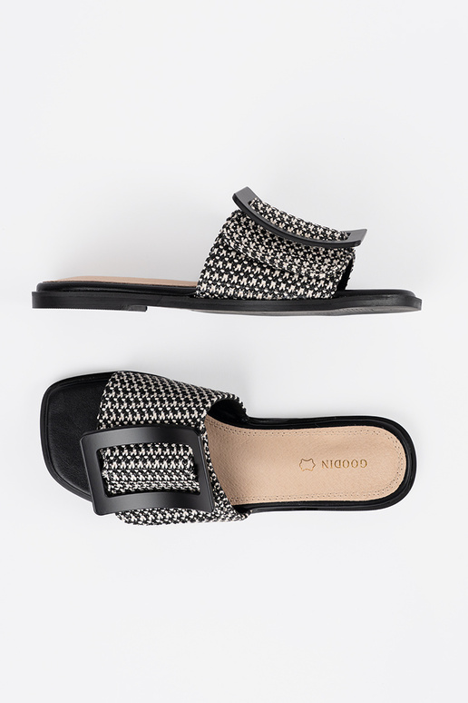 Melni balti plakani iešļūcenes Melni balti plakani iešļūcenes