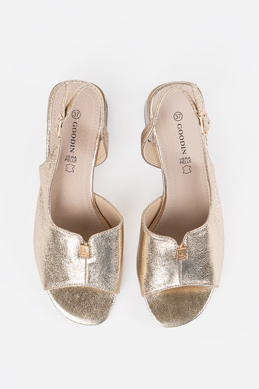 Zelta zamša sieviešu sandalīši uz... Zelta zamša sieviešu sandalīši uz...