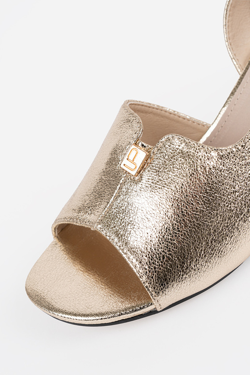 Zelta zamša sieviešu sandalīši uz... Zelta zamša sieviešu sandalīši uz...