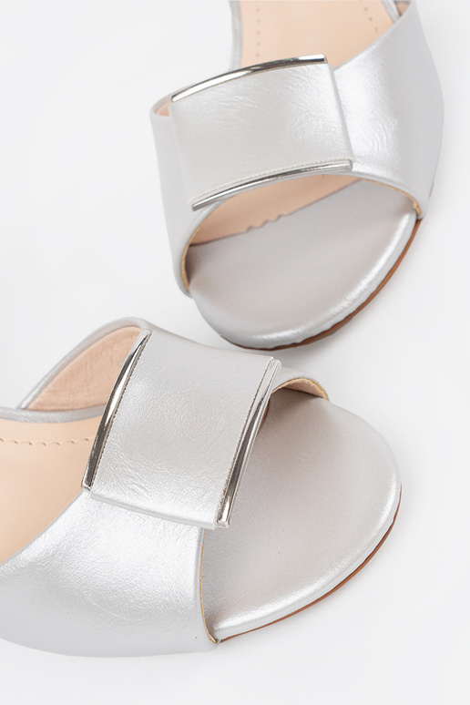 Zelta krāsas sieviešu sandales uz...