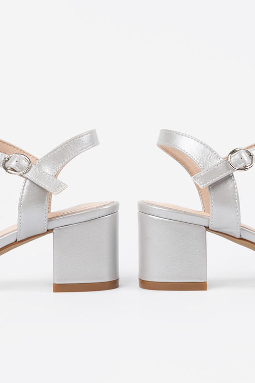 Zelta krāsas sieviešu sandales uz...