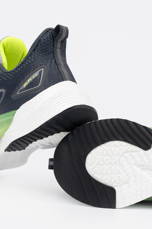 Pelēkas krāsas sieviešu apavi z zaļšm... Pelēkas krāsas sieviešu apavi z zaļšm...