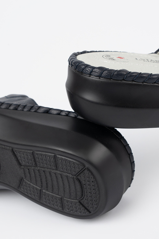 Sieviešu čības ar ādas ieliktņiem...