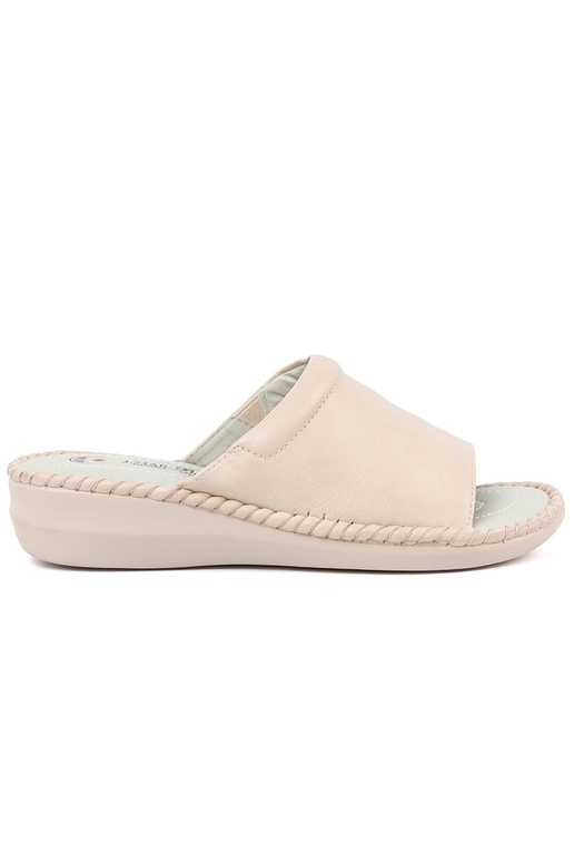 Čības ar ādas ieliktņiem ziloņa kaula...