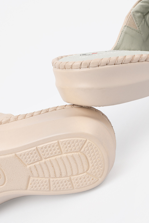 Čības ar ādas ieliktņiem ziloņa kaula...