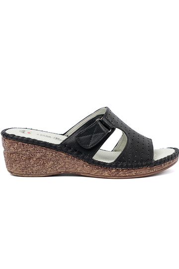 Čības uz platformas ar...