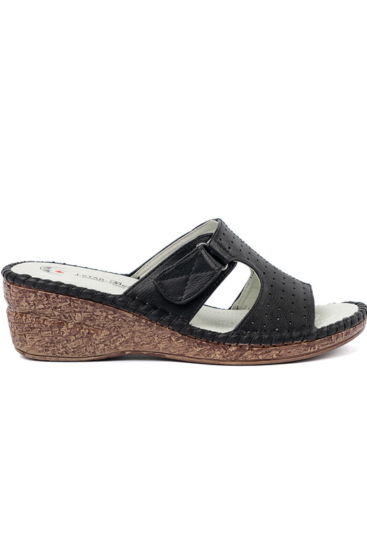 Čības uz platformas ar izgriezumiem...