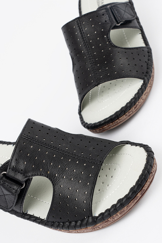 Čības uz platformas ar izgriezumiem...