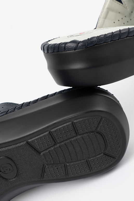 Mēteļi ar ādas ieliktņiem zilā krāsā