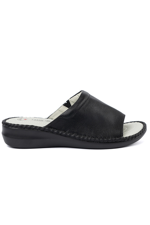 Sieviešu mēteļi ar ādas ieliktņiem...