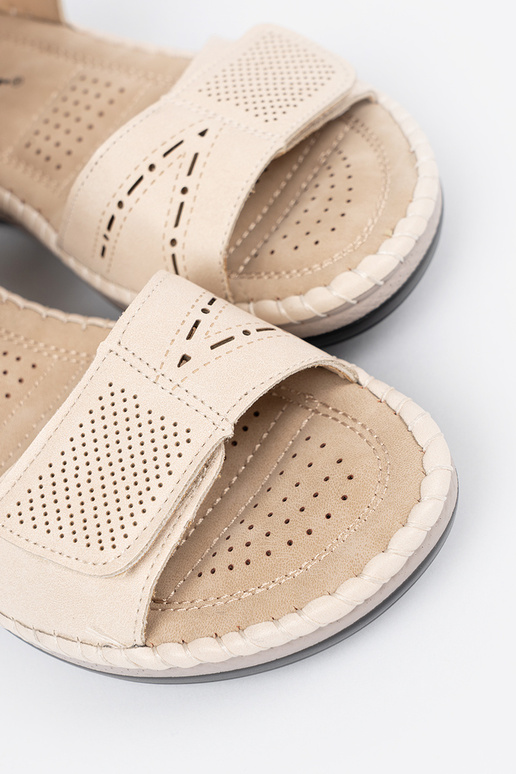 Gaiši sieviešu sandales ziloņu kaula...