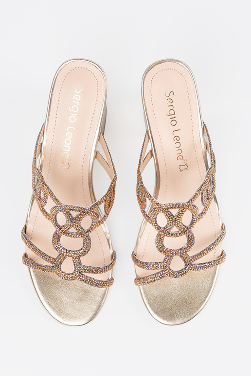 Zelta krāsas čības uz papēža, Sergio...