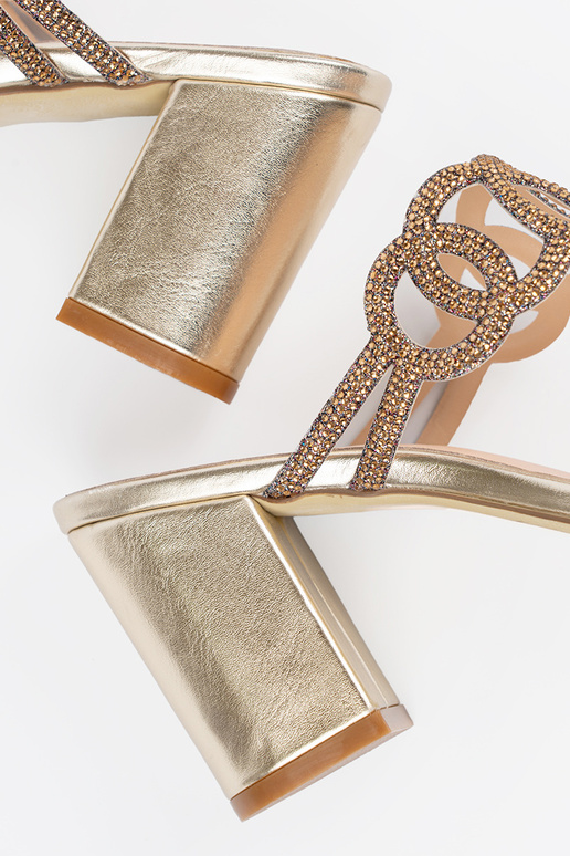 Zelta krāsas čības uz papēža, Sergio...