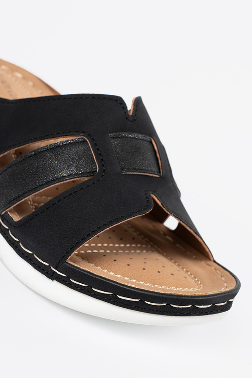 Sieviešu mēteļi melnā krāsā