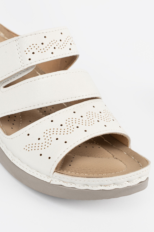 Zemas platformas čības baltā krāsā