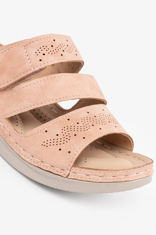 Zemas platformas čības rozā krāsā