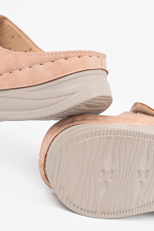 Zemas platformas čības rozā krāsā