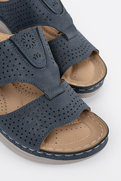 Ērti čības ar aprīkojumu zilā krāsā