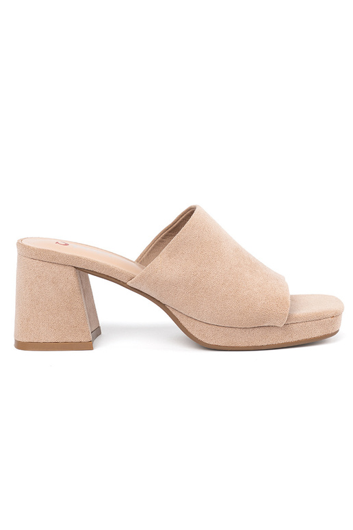 Sieviešu čības uz augstiem papēžiem... Sieviešu čības uz augstiem papēžiem...