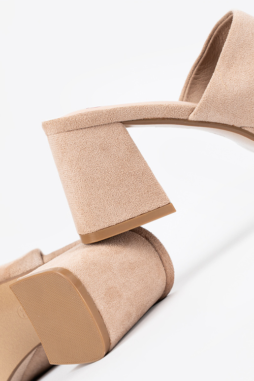 Sieviešu čības uz augstiem papēžiem... Sieviešu čības uz augstiem papēžiem...