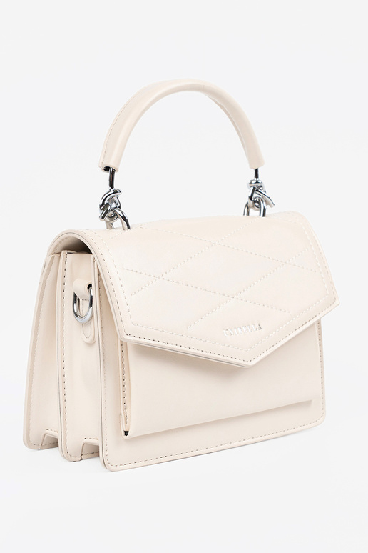 Spilgtā smilšu krāsā mazā eleganta...