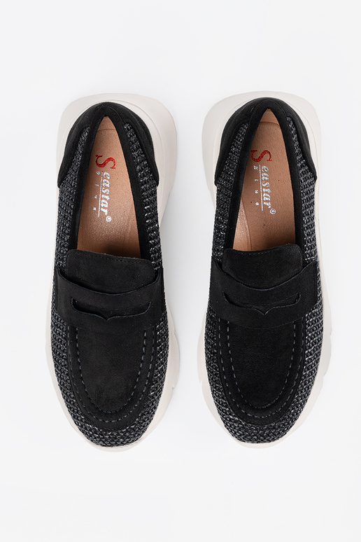 melnas krāsas kurpes uz biezas zoles