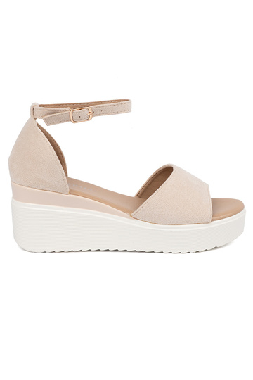 Ziloņkaula krāsas kurpes...