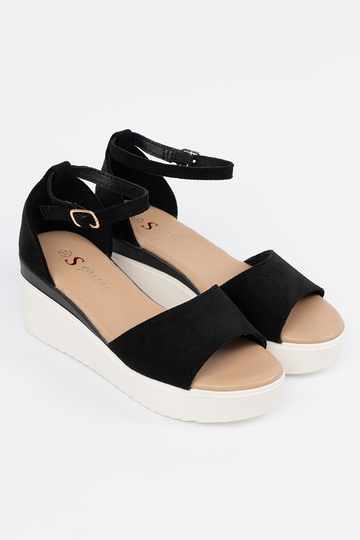 melnas krāsas kurpes... 2