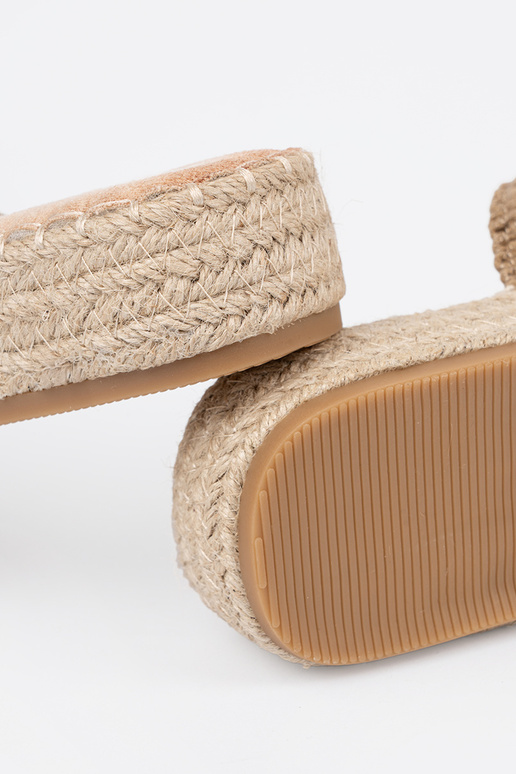 Čības bēšs pīts ar platformu ar sprādzēm Čības bēšs pīts ar platformu ar sprādzēm