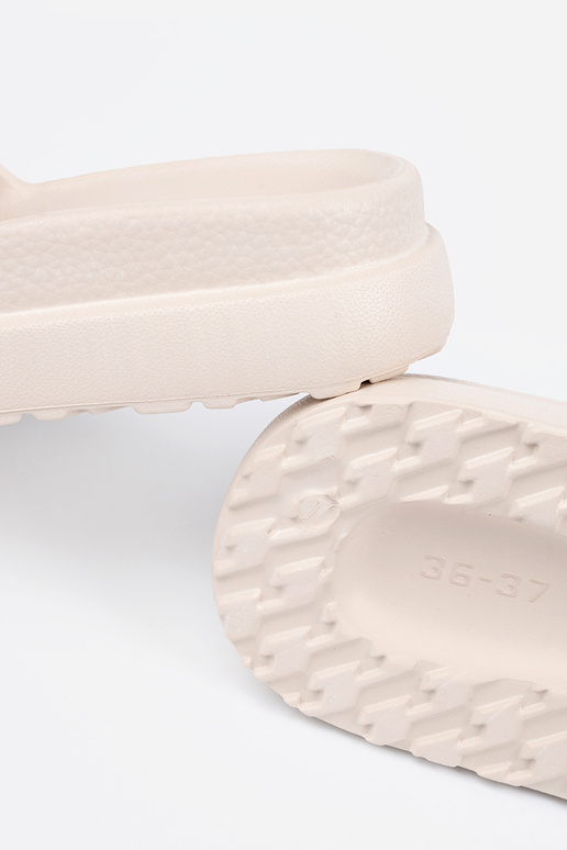 Čības sieviešu ar platformu gaišibēšs Čības sieviešu ar platformu gaišibēšs