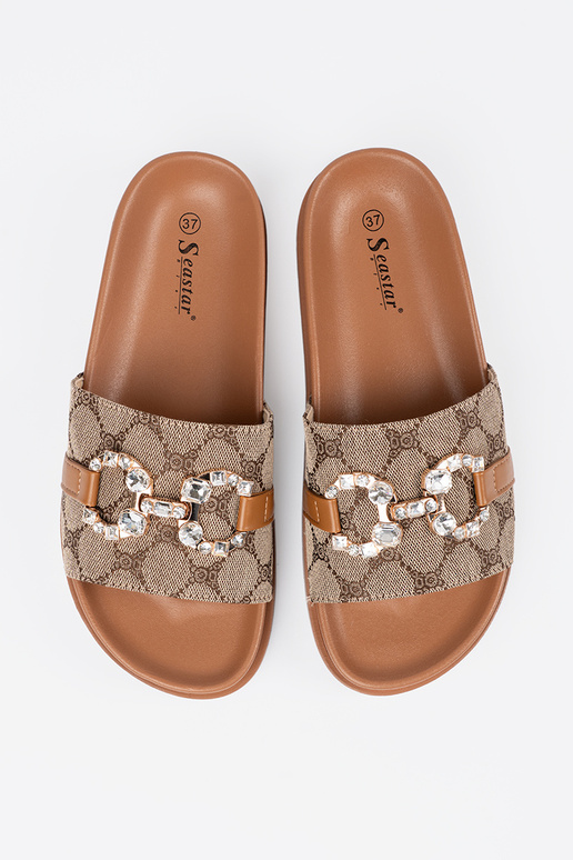 brūnas krāsas čības ze zdobieniem brūnas krāsas čības ze zdobieniem