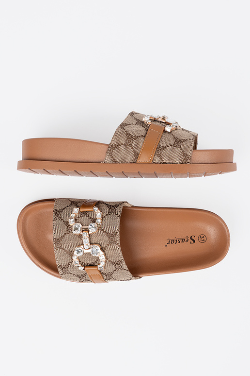 brūnas krāsas čības ze zdobieniem brūnas krāsas čības ze zdobieniem