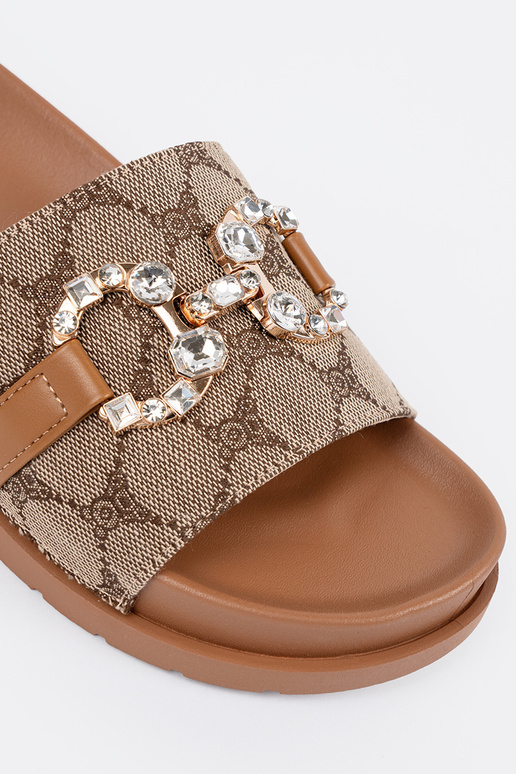 brūnas krāsas čības ze zdobieniem brūnas krāsas čības ze zdobieniem