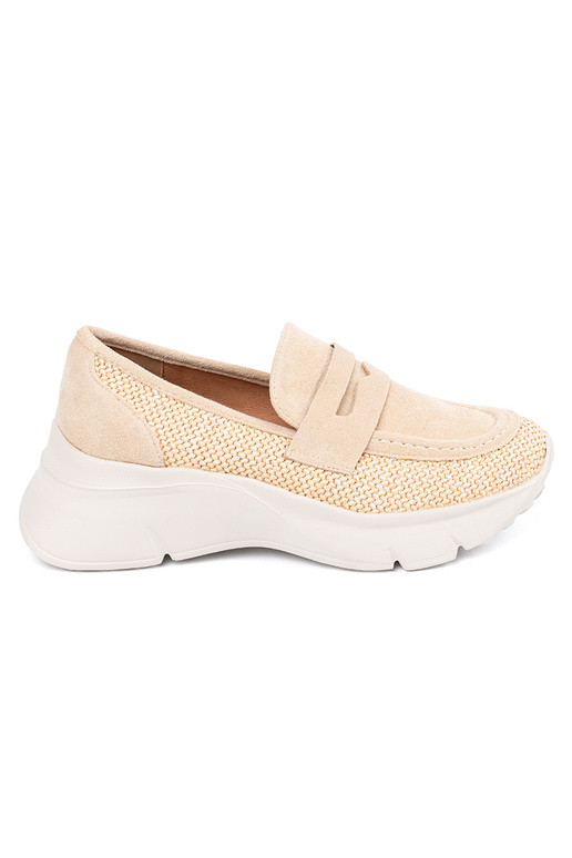 Ziloņkaula krāsas kurpes uz biezas zoles