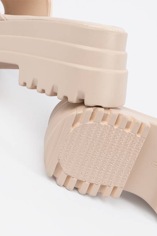 Čības ar platformu gaišibēšs Čības ar platformu gaišibēšs