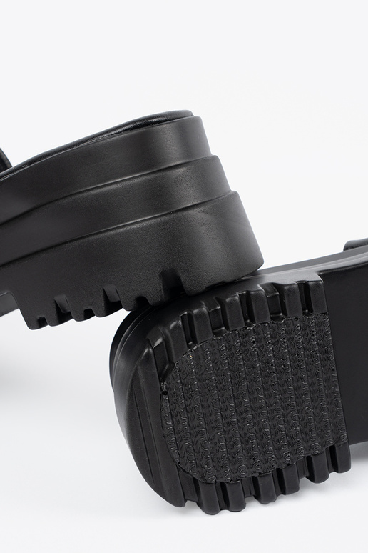 Čības ar platformu Melnas krāsas Čības ar platformu Melnas krāsas