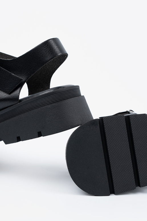 Melnas sieviešu sandales ar platformām
