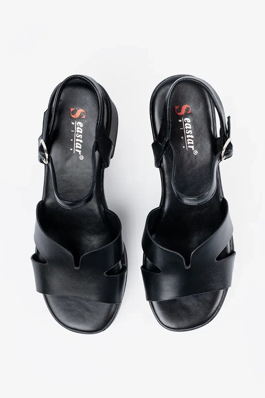 Melnas sandales ar papēžiem Melnas sandales ar papēžiem