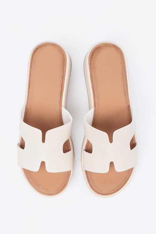 Izteikta smilšu krāsas sieviešu čības...