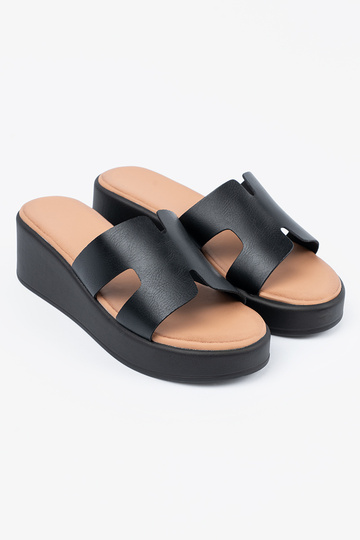 Melnas sieviešu iešļūcenes... 2