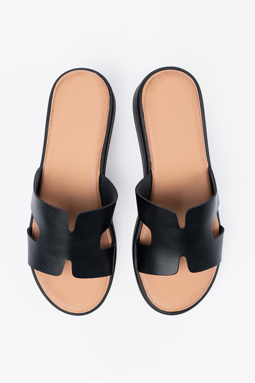 Melnas sieviešu iešļūcenes ar platformu Melnas sieviešu iešļūcenes ar platformu