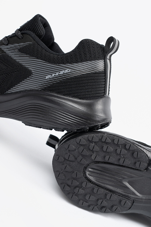 Melni vieglie vīriešu sporta apavi