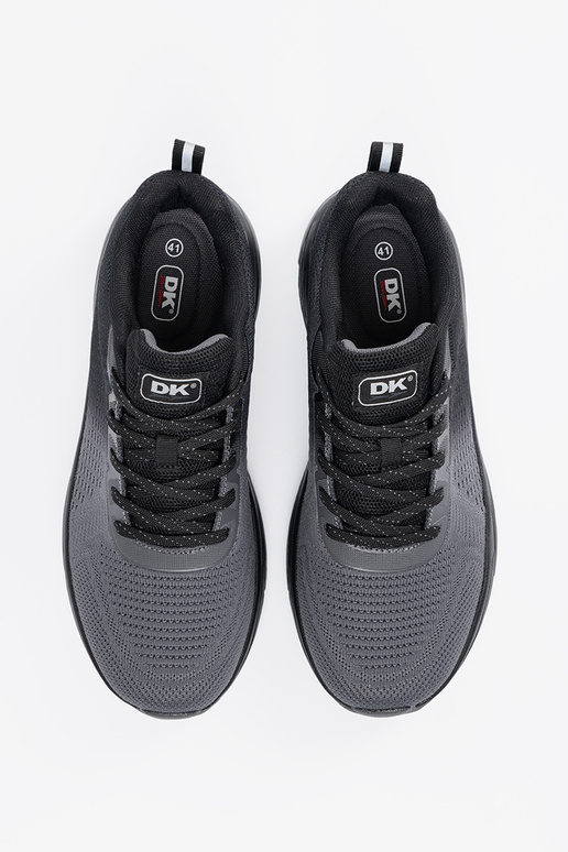 Melni vīriešu sporta apavi ar zaļiem...