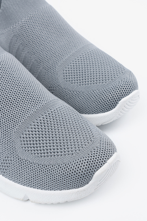 Pelēkas slēgtas sporta kurpes Pelēkas slēgtas sporta kurpes