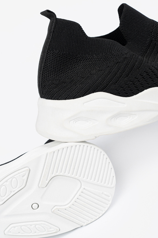 Melnas sieviešu sporta apavi ar aizdari