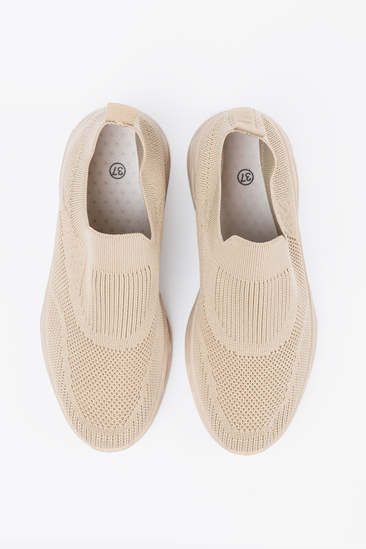 Smilšu krāsas sporta apavi ar aizdari Smilšu krāsas sporta apavi ar aizdari