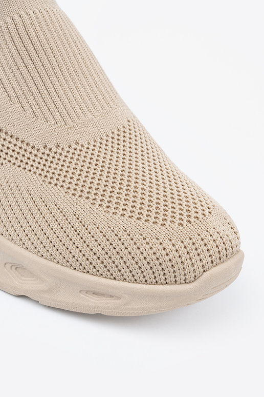 Smilšu krāsas sporta apavi ar aizdari Smilšu krāsas sporta apavi ar aizdari