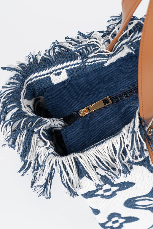 Pludmales soma ar bārkstīm uz pleca